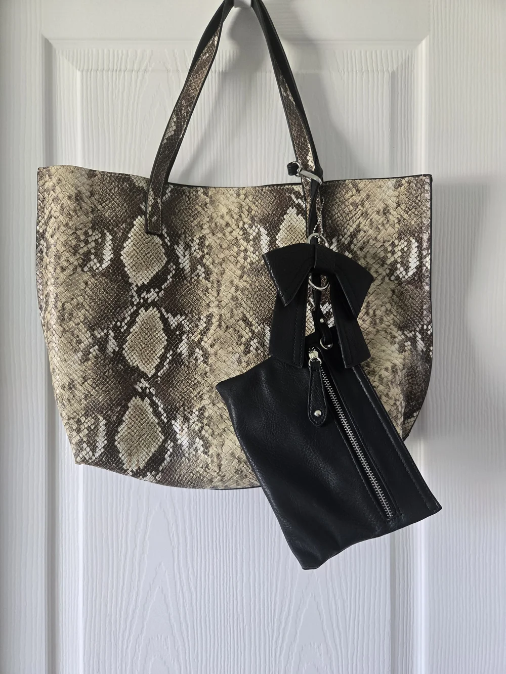 Snake-Print Tote Bag with Black Pouch - Stylish Women’s Shoulder Bag